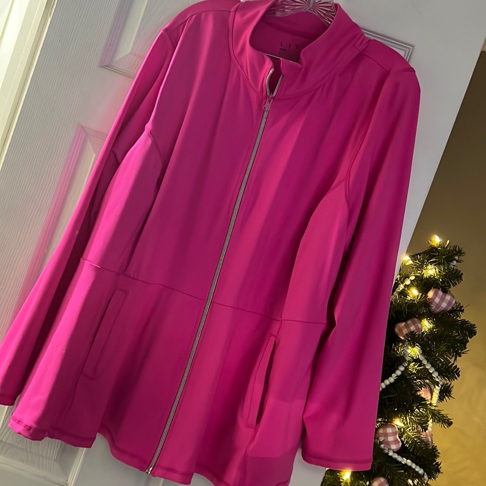Womens zip front light weight sports jacket . in great condition.